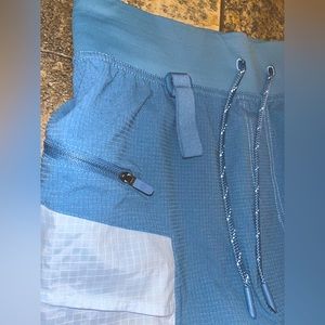 Lululemon Wovenair HR Hiking Shorts 4”